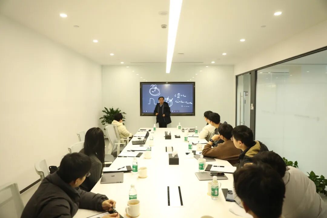 北京智源人工智能研究院模拟中心首席科学家张恒贵访问北大成都院汤超实验室